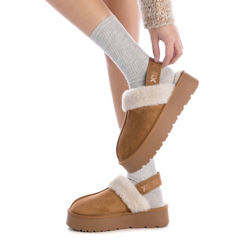 Zuecos Mujer XTI 143488 Camel | Marva Zapatería