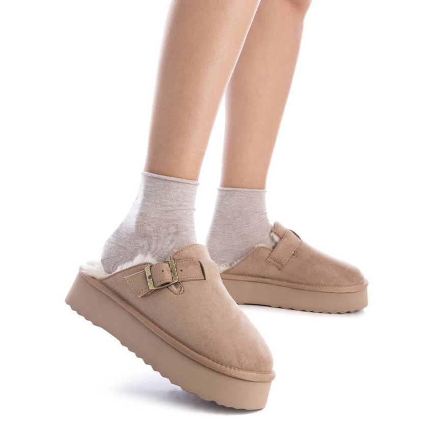 Zuecos Mujer XTI 143503 Beige | Marva Zapatería